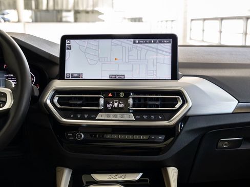 Certified 2025 BMW X4 xDrive30i image 12