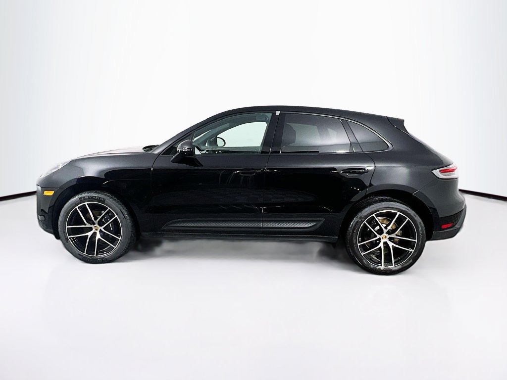 Certified 2026 Porsche Macan AWD/4WD image 2