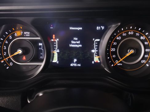 Used 2025 Jeep Wrangler Rubicon w/ Convenience Group AWD/4WD image 4