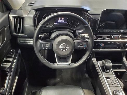 Used 2023 Nissan Pathfinder SL w/ Black Appearance Package image 19