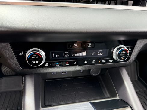 Used 2024 Mitsubishi Outlander SEL AWD/4WD image 17