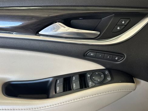 Used 2020 Buick Enclave Premium w/ Sun and Sites Package FWD image 15