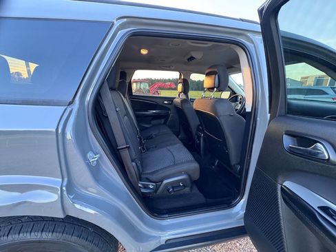 Used 2020 Dodge Journey SE w/ SE Popular Equipment Group FWD image 8