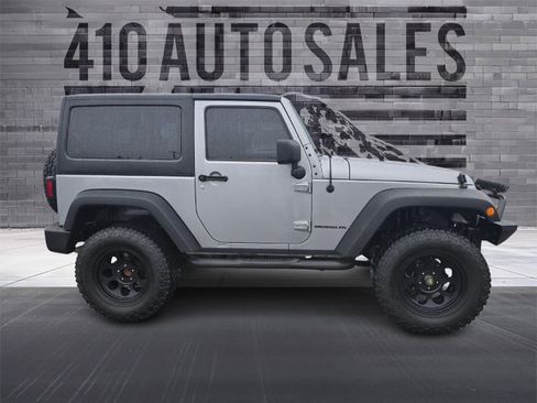 Used 2015 Jeep Wrangler Sport AWD/4WD image 2