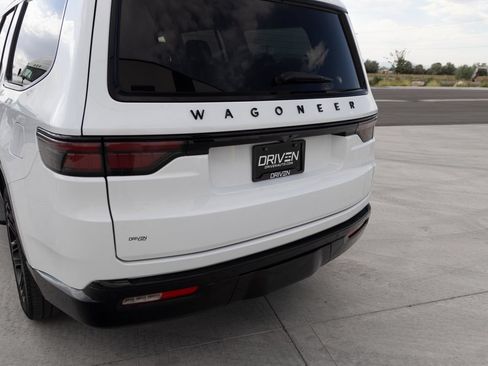 Used 2024 Jeep Wagoneer Series II AWD/4WD image 7