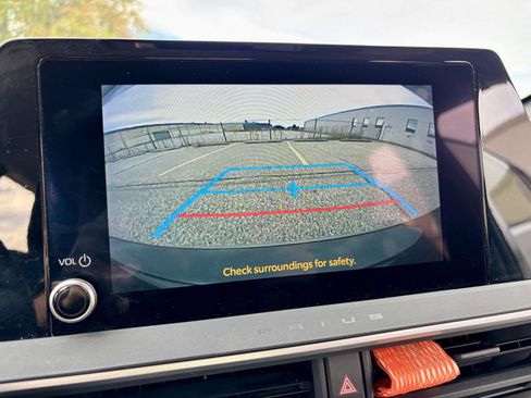 Used 2024 Toyota Prius LE image 4