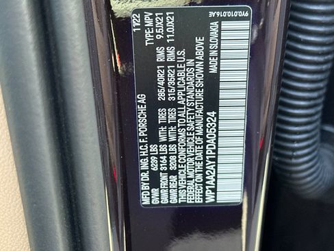 Used 2023 Porsche Cayenne Platinum Edition image 29