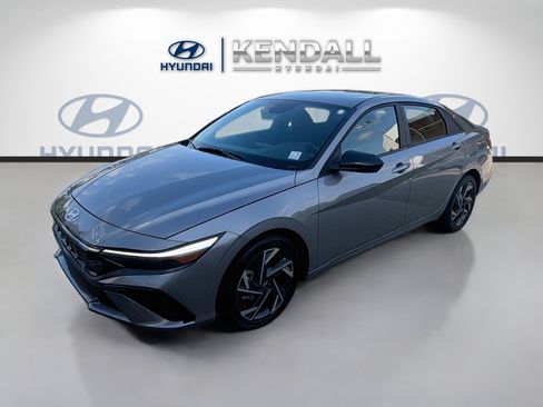 Used 2025 Hyundai Elantra Sport w/ Cargo Package FWD image 3