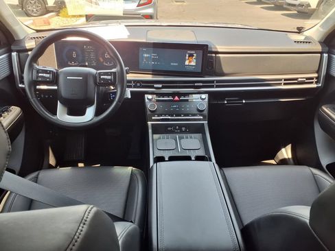 Used 2025 Hyundai Santa Fe SEL FWD image 2