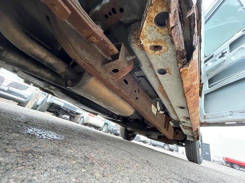 Used 2004 Chevrolet Express 2500 image 17