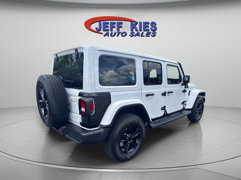 Used 2020 Jeep Wrangler Unlimited Sahara AWD/4WD image 5