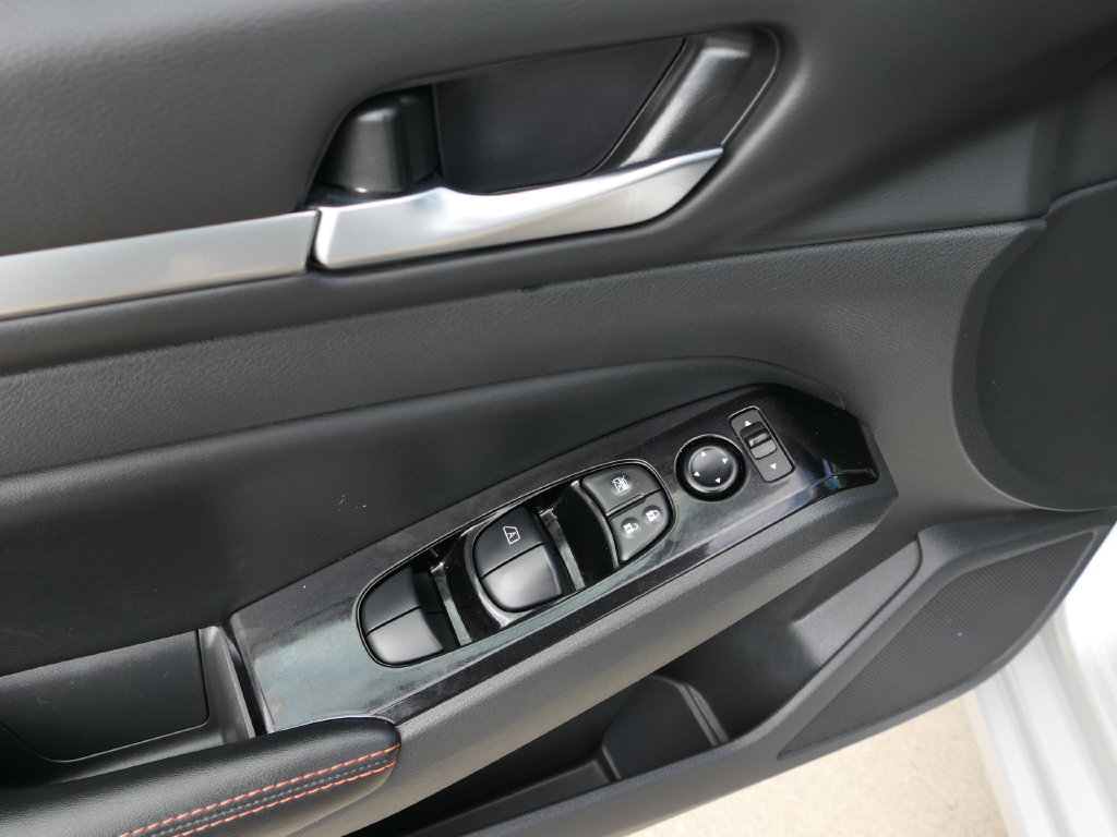 Used 2024 Nissan Altima 2.5 SR FWD image 12