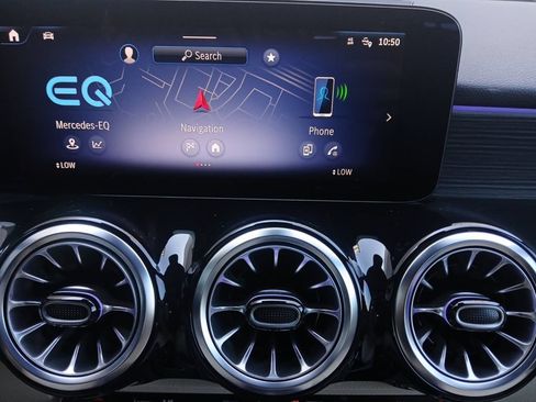 Used 2025 Mercedes-Benz EQB 250+ image 8