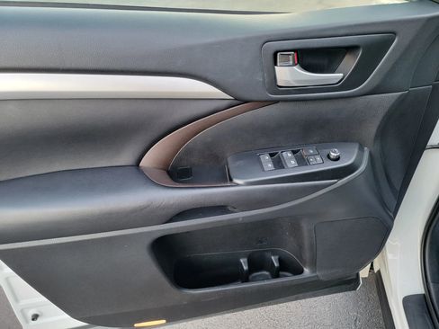 Used 2018 Toyota Highlander XLE image 10