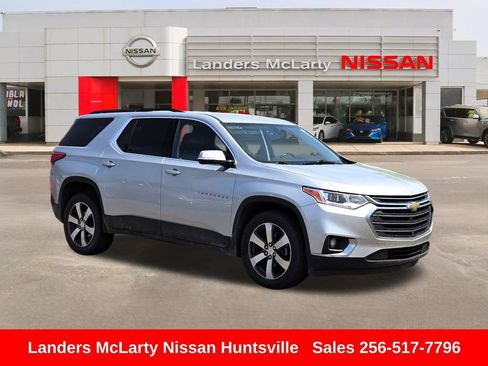 Used 2020 Chevrolet Traverse LT w/ LT Premium Package FWD image 1