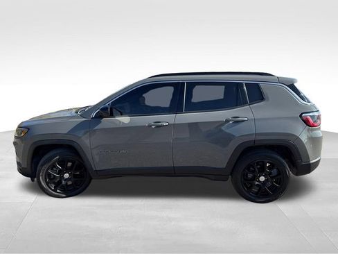 Used 2023 Jeep Compass Latitude AWD/4WD image 4