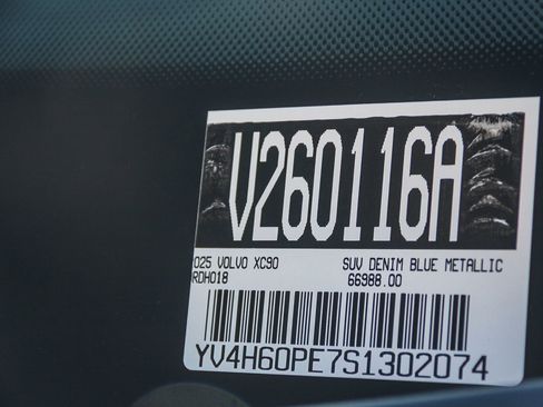 Used 2025 Volvo XC90 T8 Plus image 29