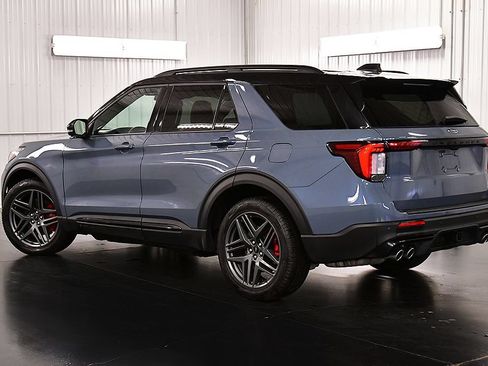 Used 2025 Ford Explorer ST AWD/4WD image 5
