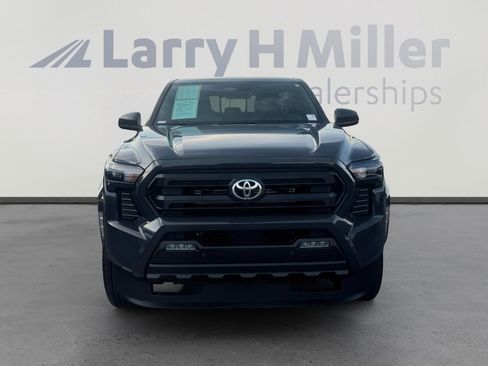 Certified 2025 Toyota Tacoma SR5 AWD/4WD image 8