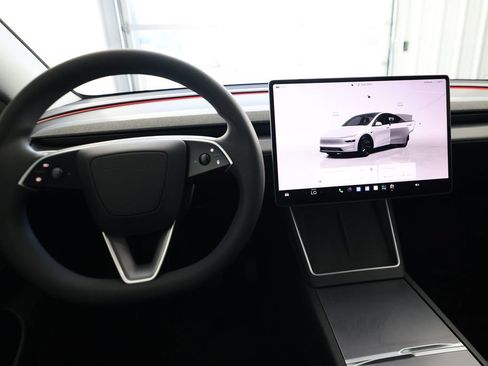 Used 2026 Tesla Model Y Long Range AWD/4WD image 17