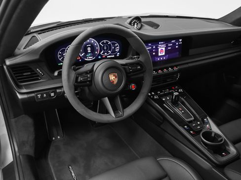 Certified 2026 Porsche 911 Carrera GTS RWD image 39