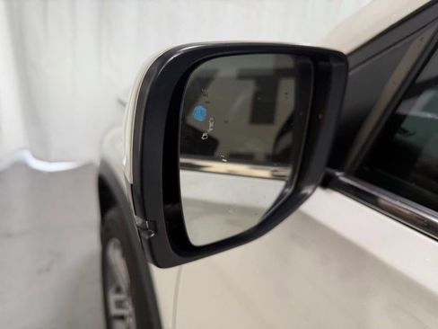 Used 2025 Honda Pilot EX-L image 3