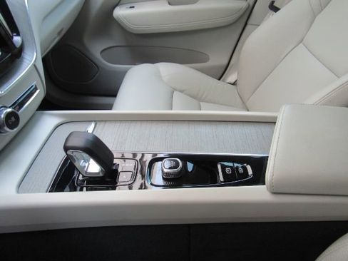 Used 2023 Volvo XC60 B5 Plus w/ Protection Package Premier image 42