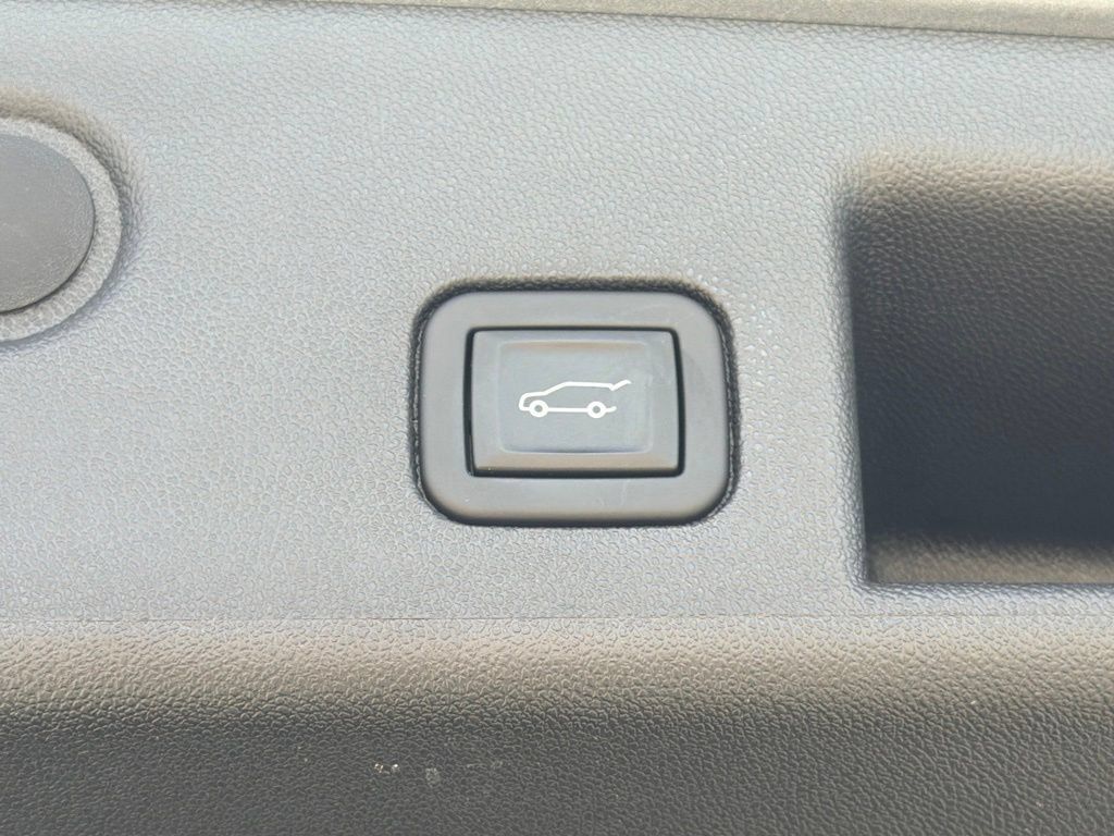 Used 2023 Chevrolet Equinox LT w/ Driver Convenience Package AWD/4WD image 24
