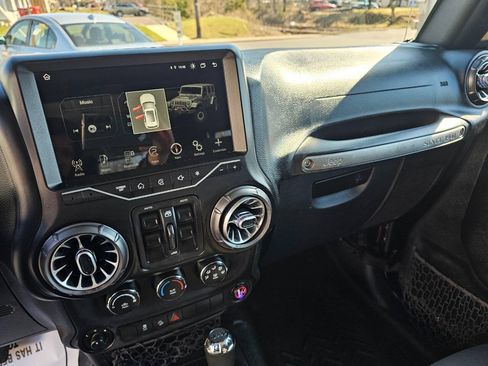 Used 2016 Jeep Wrangler Unlimited Sport w/ Quick Order Package 24S AWD/4WD image 13