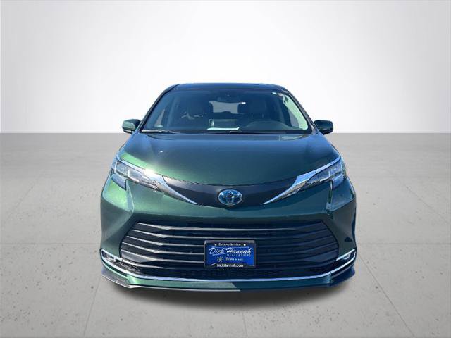 Certified 2021 Toyota Sienna XLE FWD image 3