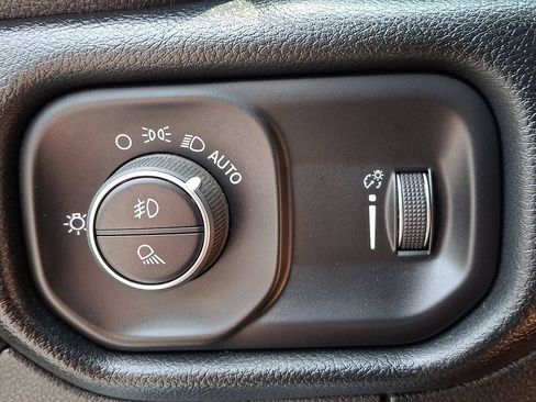 Used 2020 RAM 1500 Big Horn AWD/4WD image 23