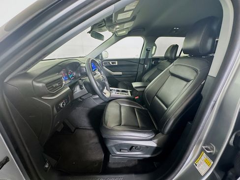 Used 2024 Ford Explorer XLT w/ Equipment Group 202A image 13