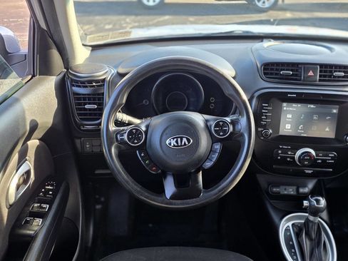 Used 2018 Kia Soul + image 16