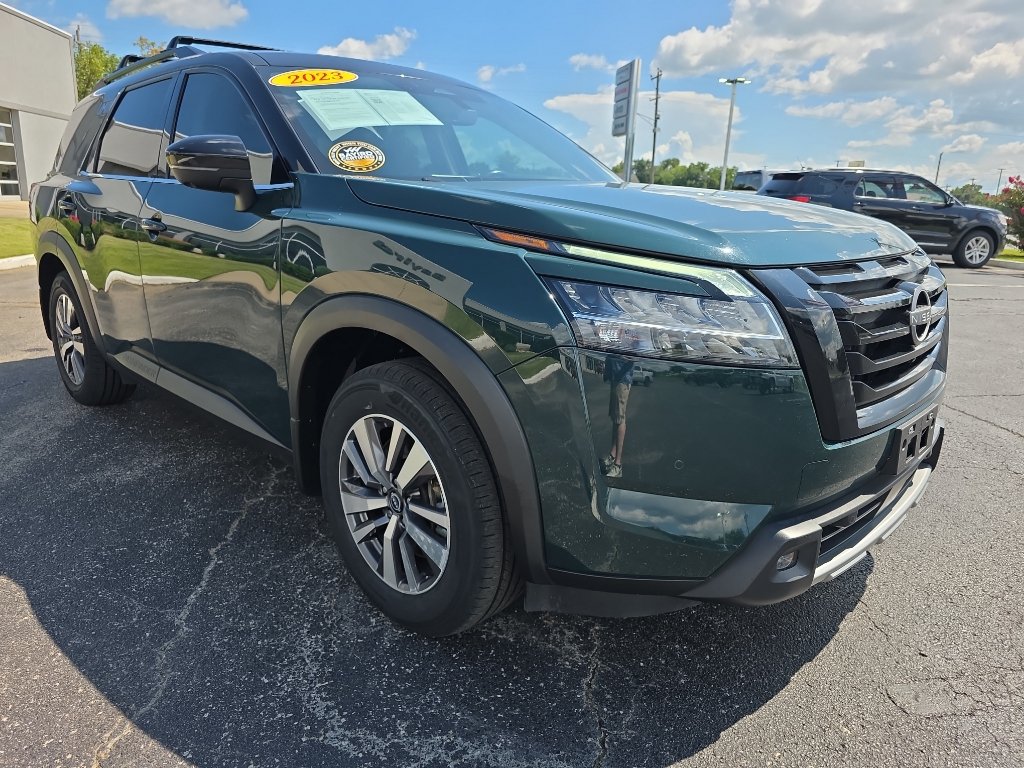 Used 2023 Nissan Pathfinder SL w/ Lighting Package (N92) FWD image 4