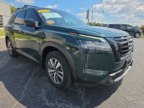 Used 2023 Nissan Pathfinder SL w/ Lighting Package (N92) FWD image 4