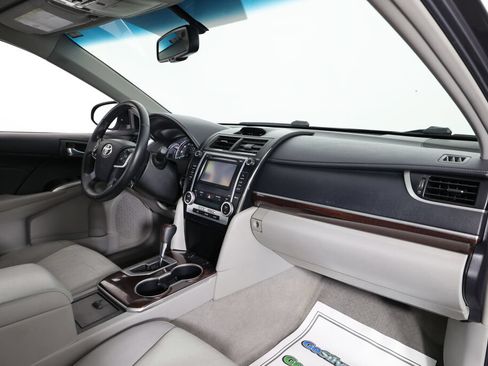 Used 2014 Toyota Camry XLE w/ Leather Package FWD image 23