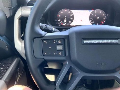 Used 2025 Land Rover Defender 110 X-Dynamic SE AWD/4WD image 21