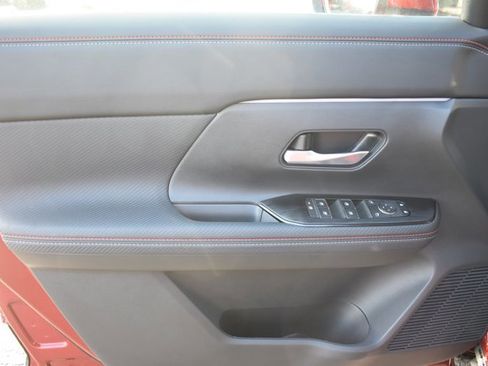 Used 2025 Nissan Kicks SR image 12