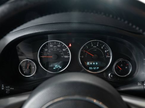 Used 2018 Jeep Wrangler Unlimited Sahara image 31