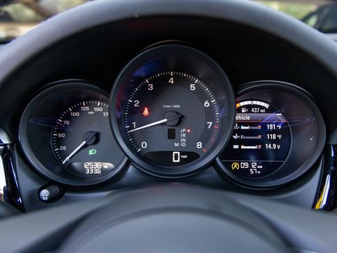 Certified 2024 Porsche Macan image 33