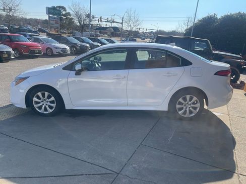 Used 2024 Toyota Corolla LE image 7
