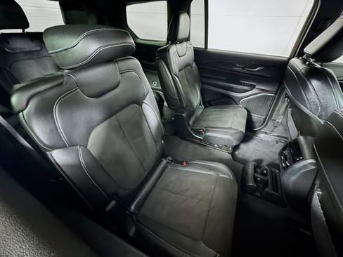 Used 2022 Jeep Grand Cherokee L Laredo AWD/4WD image 27