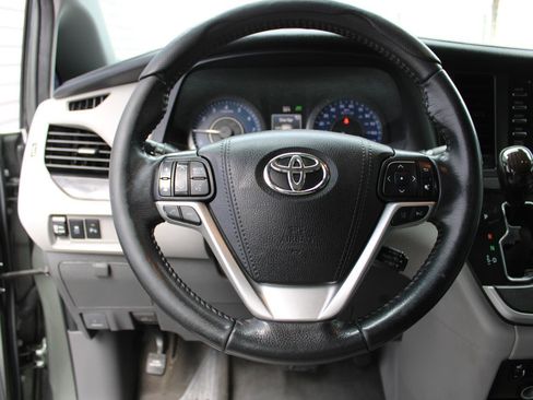 Used 2020 Toyota Sienna XLE w/ XLE Navigation Package image 23