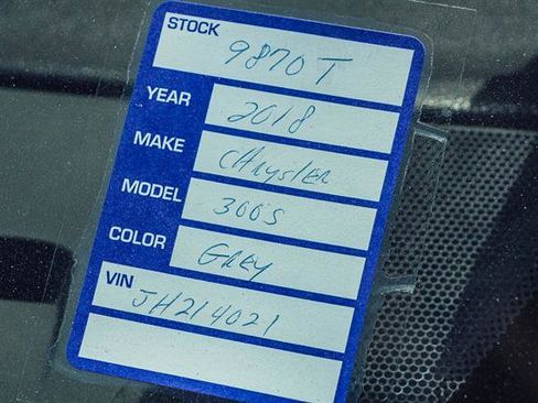 Used 2018 Chrysler 300 S image 27