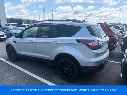Used 2018 Ford Escape SE w/ SE Sport Appearance Package AWD/4WD image 2