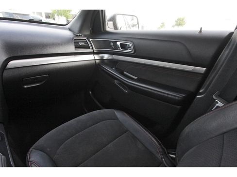 Used 2018 Ford Explorer XLT w/ Equipment Group 202A AWD/4WD image 13