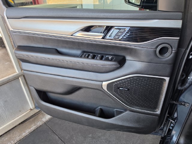 Certified 2025 Jeep Wagoneer Series II AWD/4WD image 19