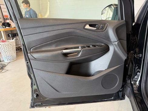 Used 2017 Ford Escape SE FWD image 14