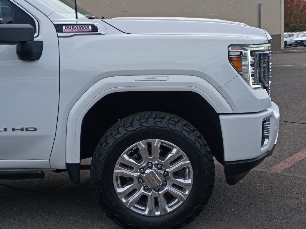 Used 2022 GMC Sierra 2500 Denali w/ Denali Ultimate Package AWD/4WD image 2