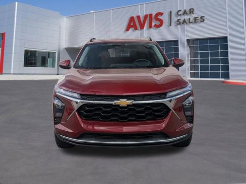 Used 2025 Chevrolet Trax LT w/ LT Convenience Package FWD image 2